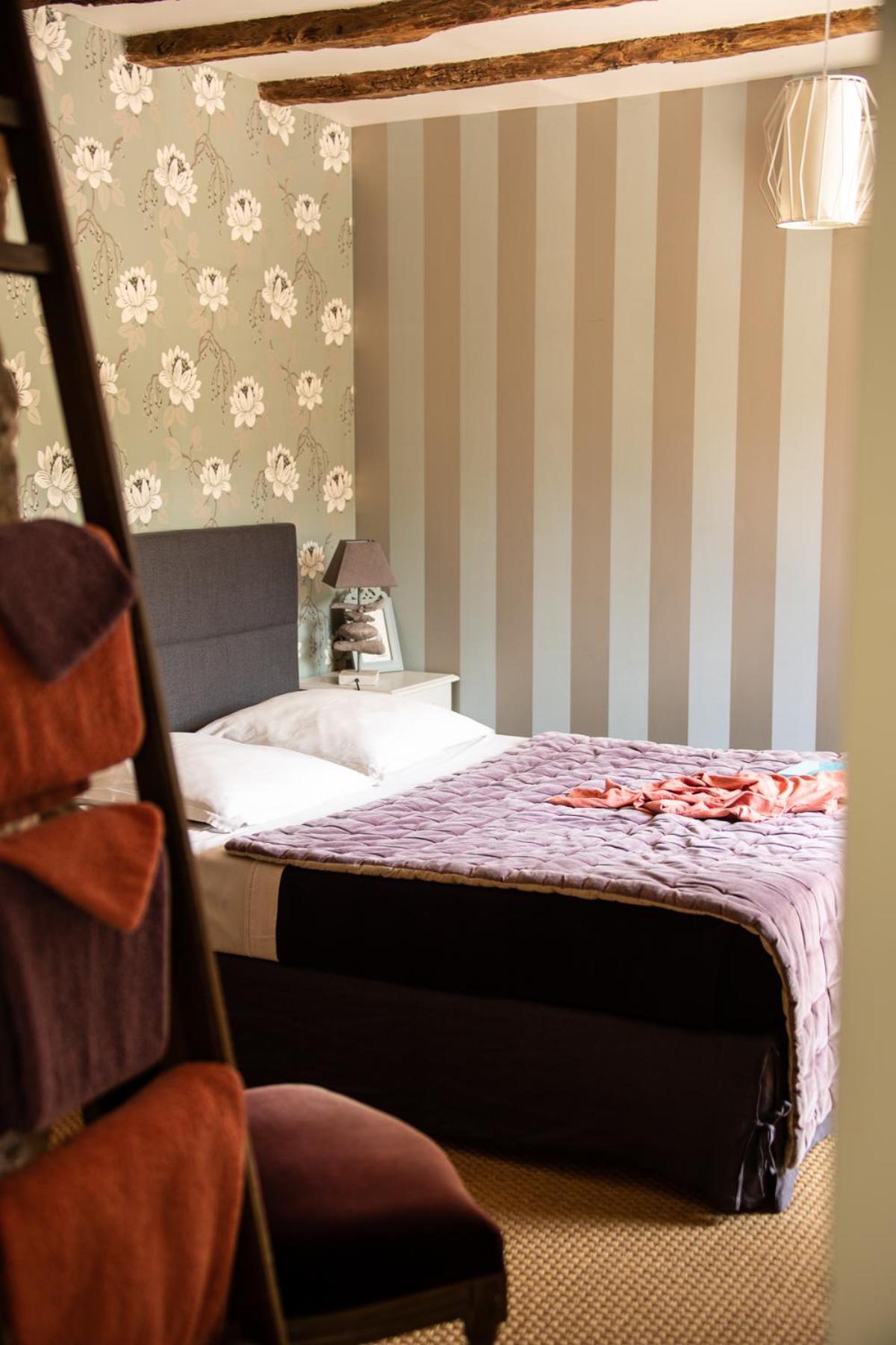 Maison D'Hotes La Maison De Leopold Terrasson Екстериор снимка