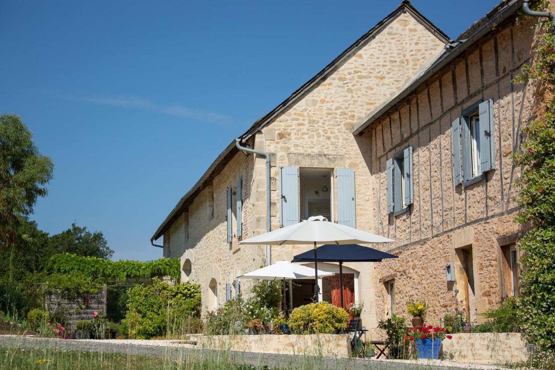 Maison D'Hotes La Maison De Leopold Terrasson Екстериор снимка