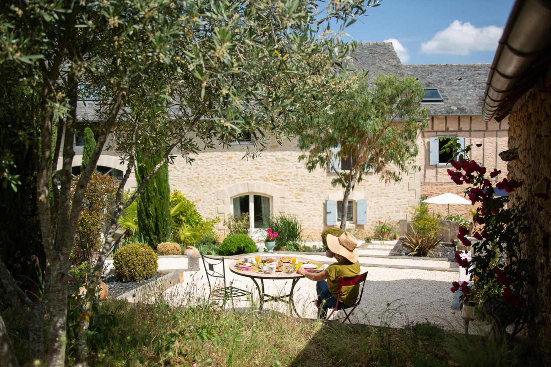Maison D'Hotes La Maison De Leopold Terrasson Екстериор снимка