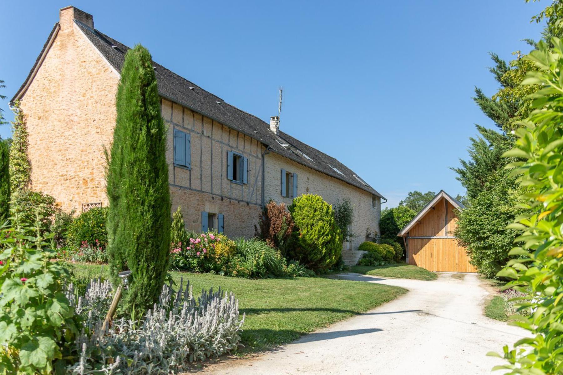 Maison D'Hotes La Maison De Leopold Terrasson Екстериор снимка