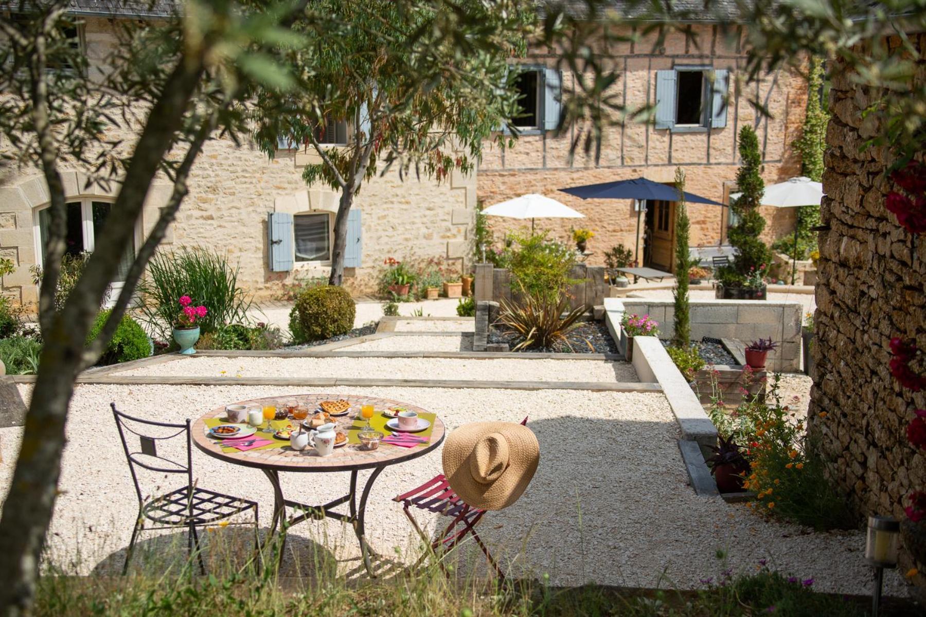 Maison D'Hotes La Maison De Leopold Terrasson Екстериор снимка