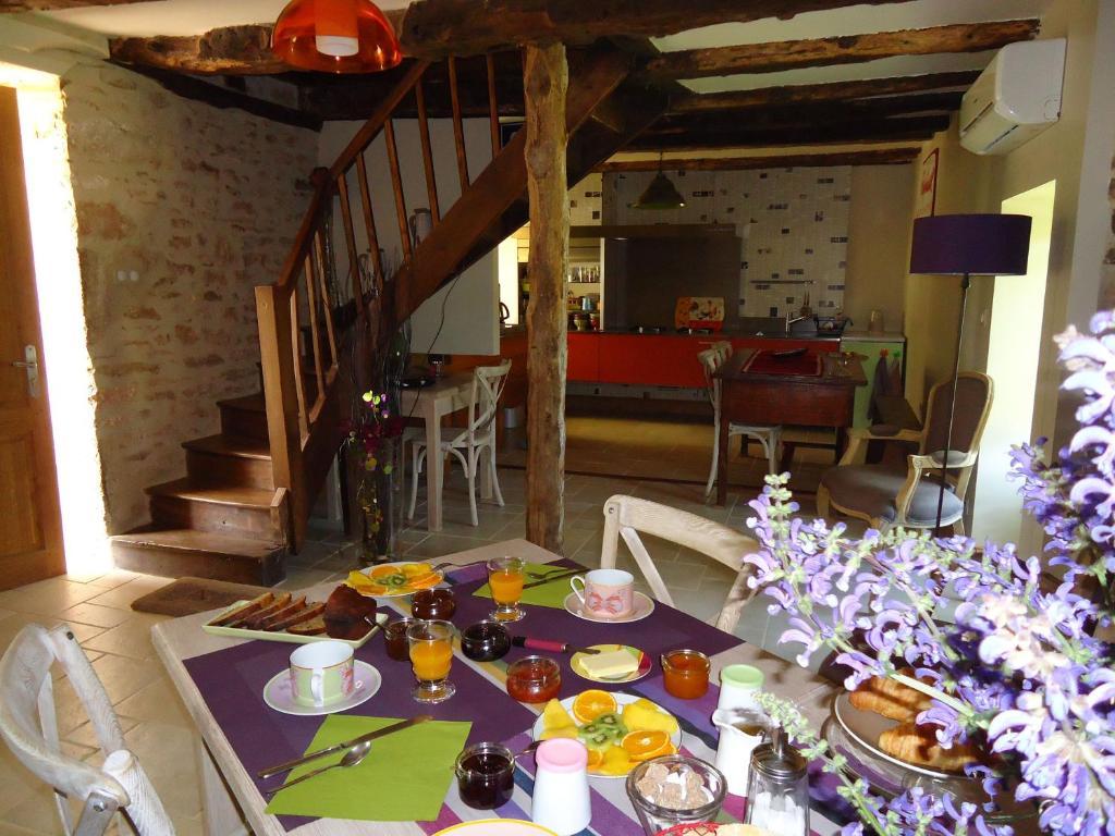 Maison D'Hotes La Maison De Leopold Terrasson Екстериор снимка